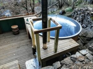 Badestamp i glassfiber på terrasse – nedfelt – innbygging (3)