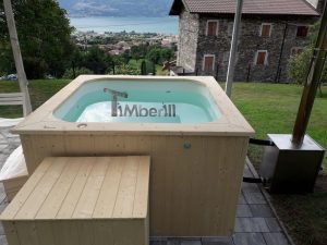 Badestamp i plast firkantet jacuzzi for max 16 personer (1)