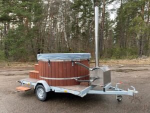 Badestamp i plast på tilhenger (1)