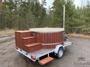 Badestamp i plast på tilhenger (8)